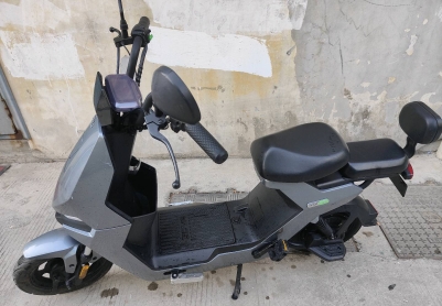 出售一輛小牛電動車